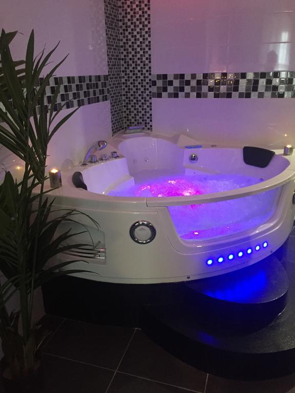 Le Love Spa Лион Экстерьер фото