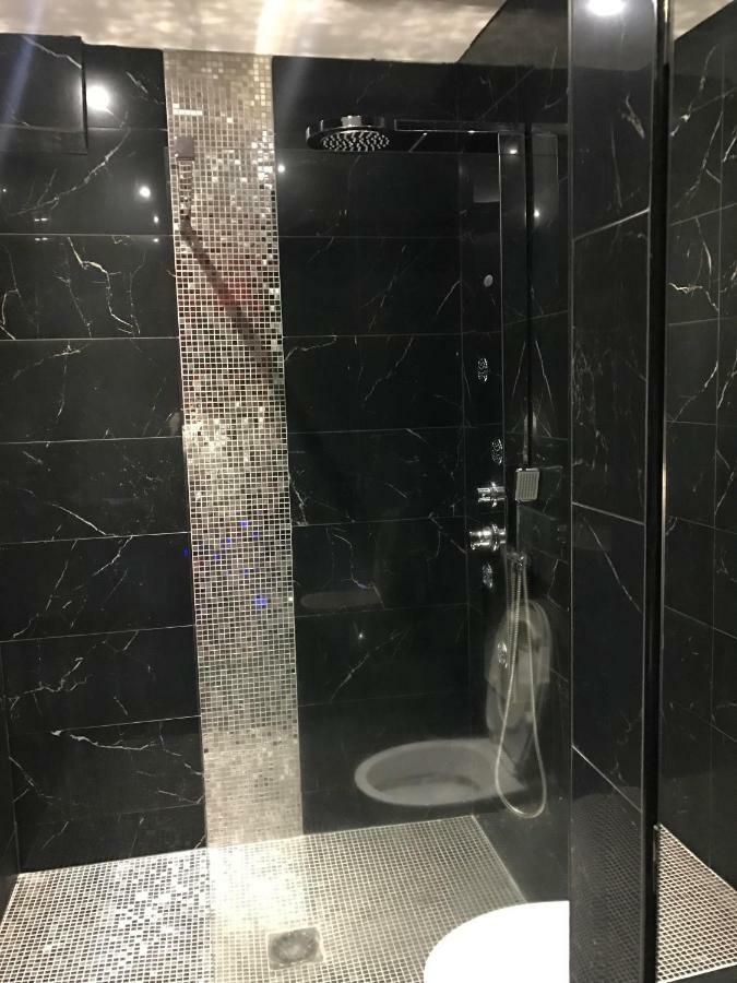 Le Love Spa Лион Экстерьер фото